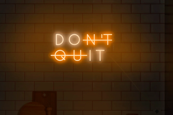 Neon LED užrašas "DON'T QUIT" - Image 3